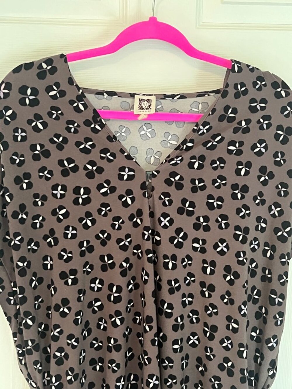 Anne Klein V-neck Brown & Black Cap Sleeve Blouse Stretch Professional Office 3X - Picture 2 of 7
